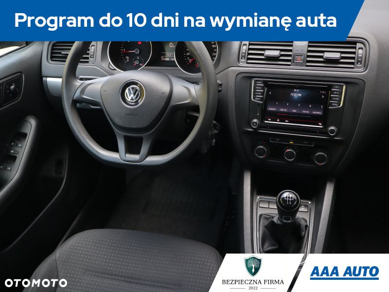 Volkswagen Jetta - 8