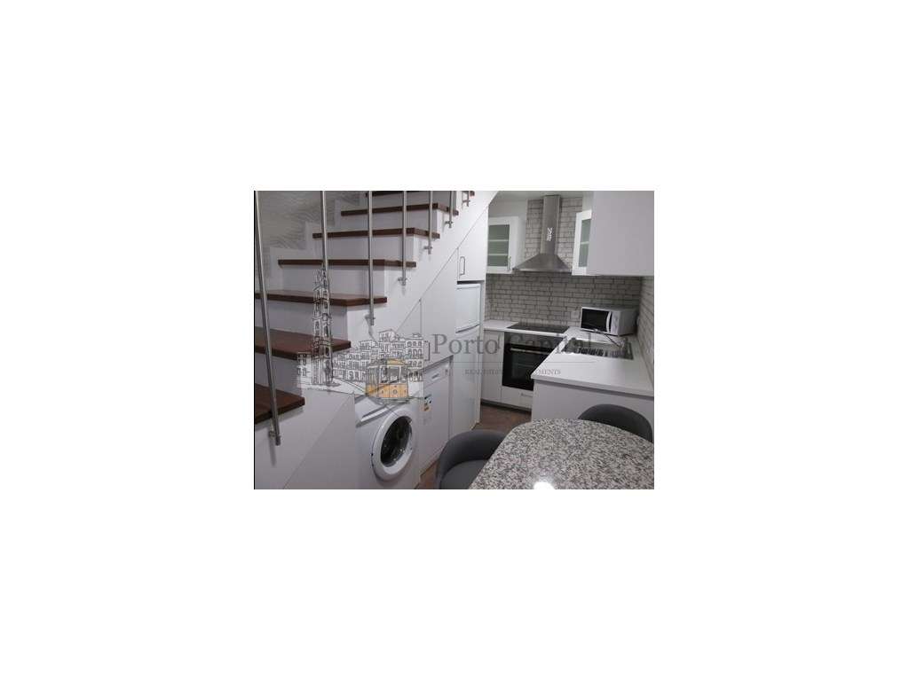 EXCELENTE APARTAMENTO T1K DUPLEX MOBILADO NO CENTRO HISTORICO DO PO... - Grande imagem: 2/20