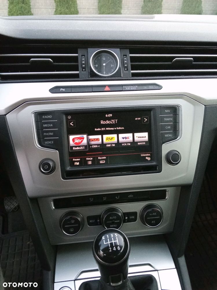 Volkswagen Passat 1.6 TDI BMT Comfortline - 10