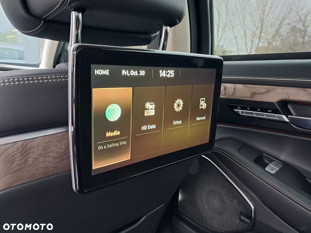 Genesis G90 - 31