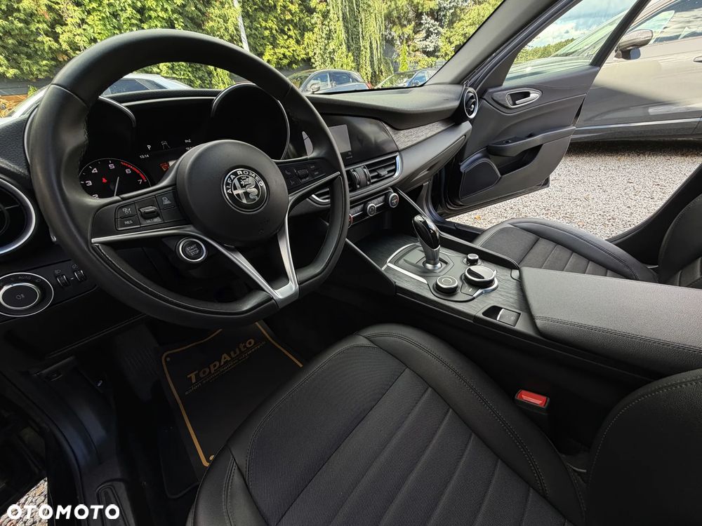 Alfa Romeo Giulia - 19