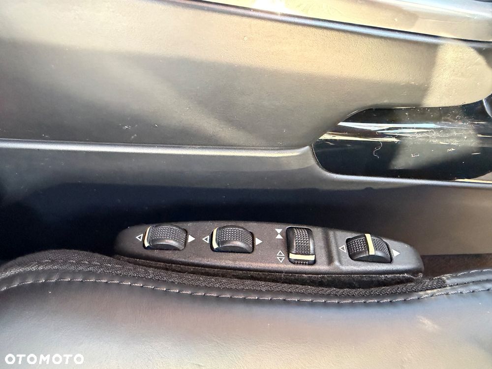 Mercedes-Benz Klasa G 63 AMG AMG SPEEDSHIFT 7G-TRONIC - 26