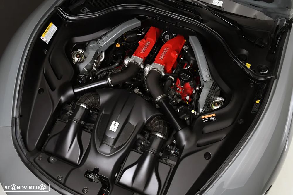Ferrari Roma 3.9 Twin-Turbo V8 - 14