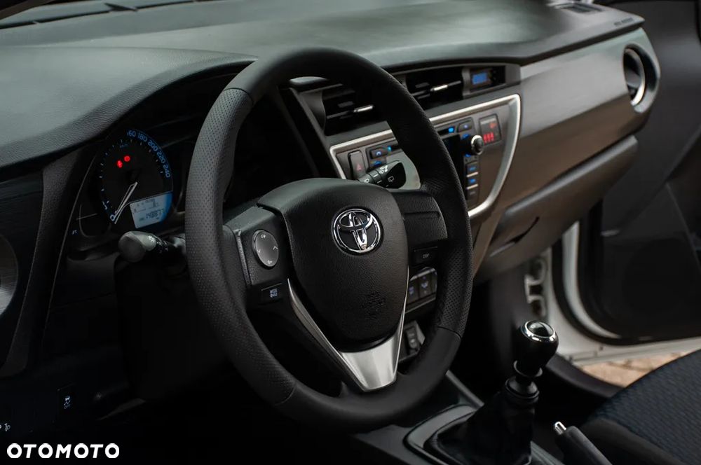 Toyota Auris 1.33 VVT-i Life - 27