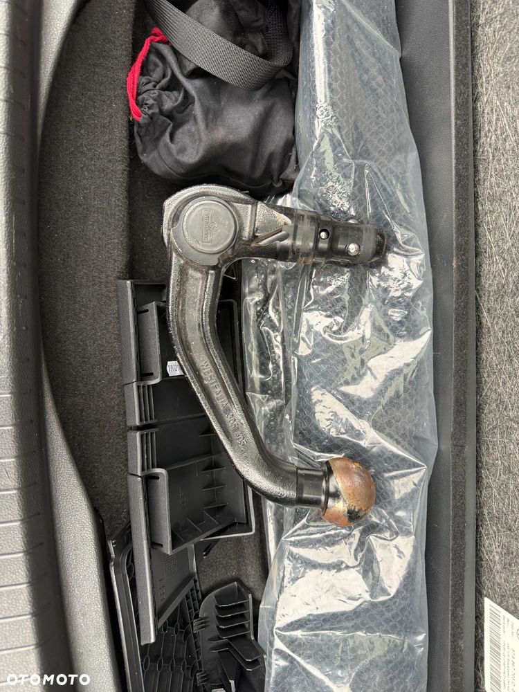 Volkswagen Touran 2.0 TDI SCR DSG UNITED - 29