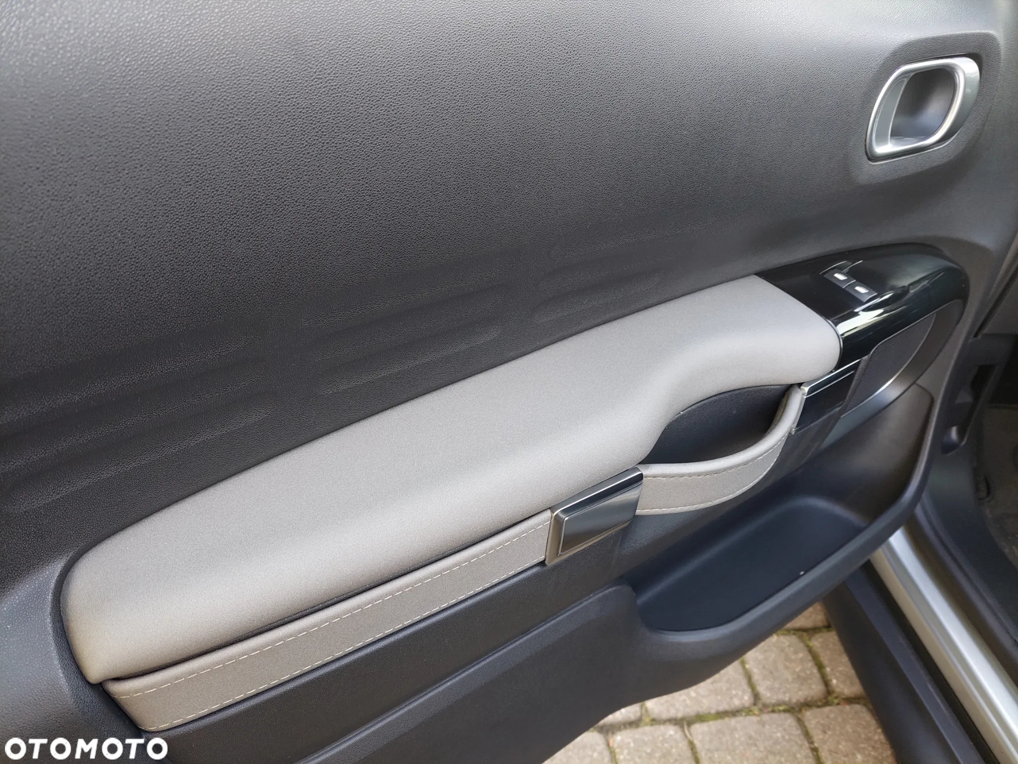 Citroën C4 Cactus 1.2 PureTech Shine S&S EAT6 - 8