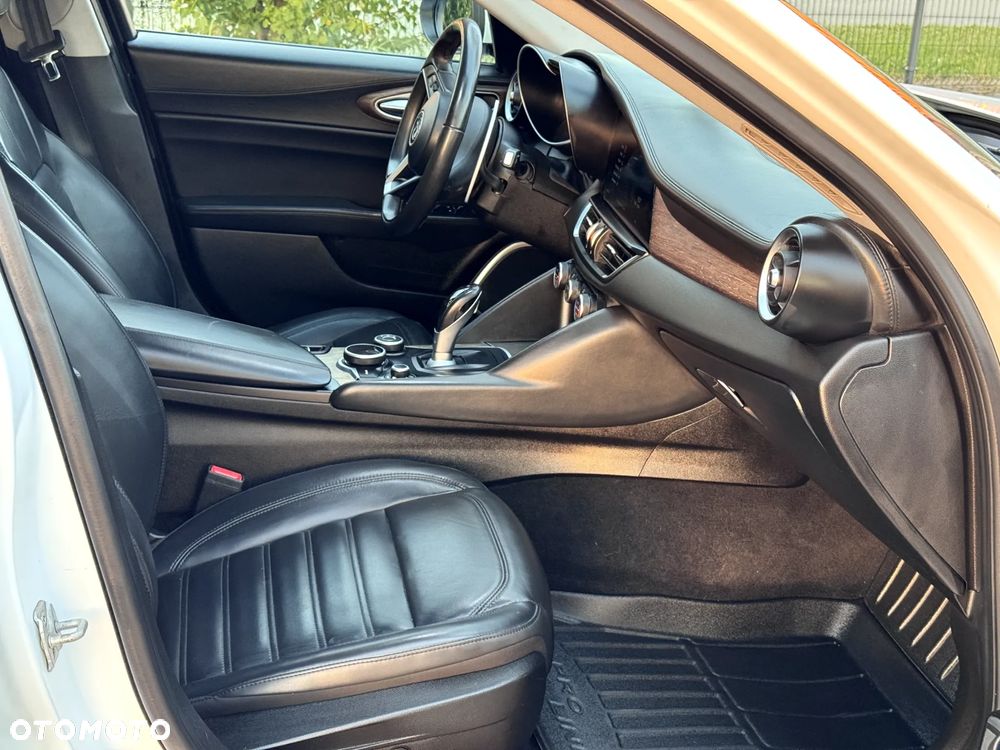 Alfa Romeo Giulia 2.2 Diesel AT8 Super - 12