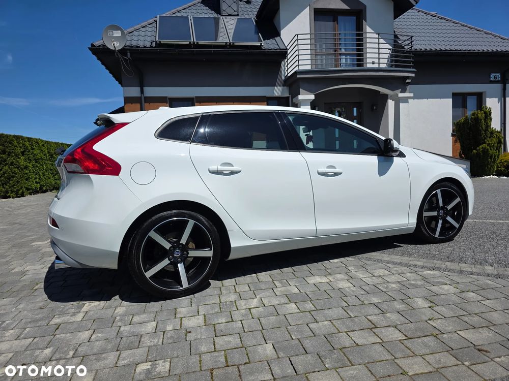 Volvo V40 D4 Geartronic RDesign - 16