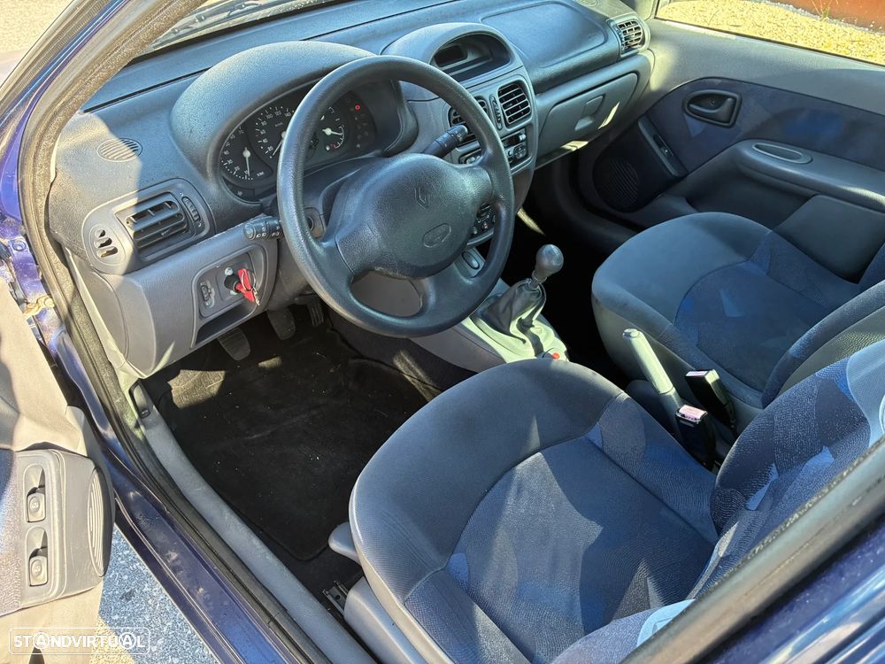 Renault Clio 1.2 RT - 8