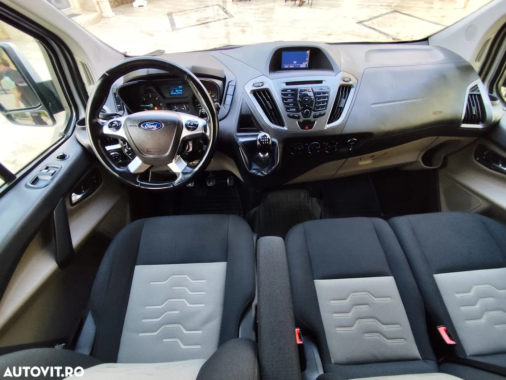 Ford Tourneo Custom - 10