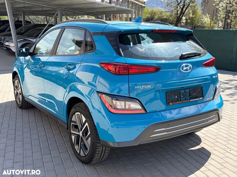 Hyundai KONA Select - 4