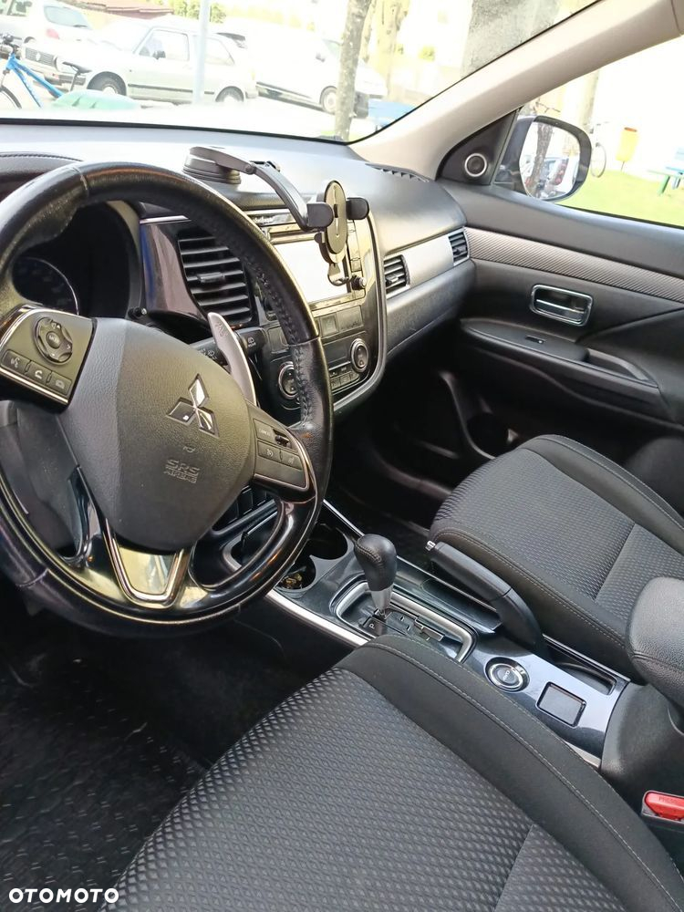 Mitsubishi Outlander - 4