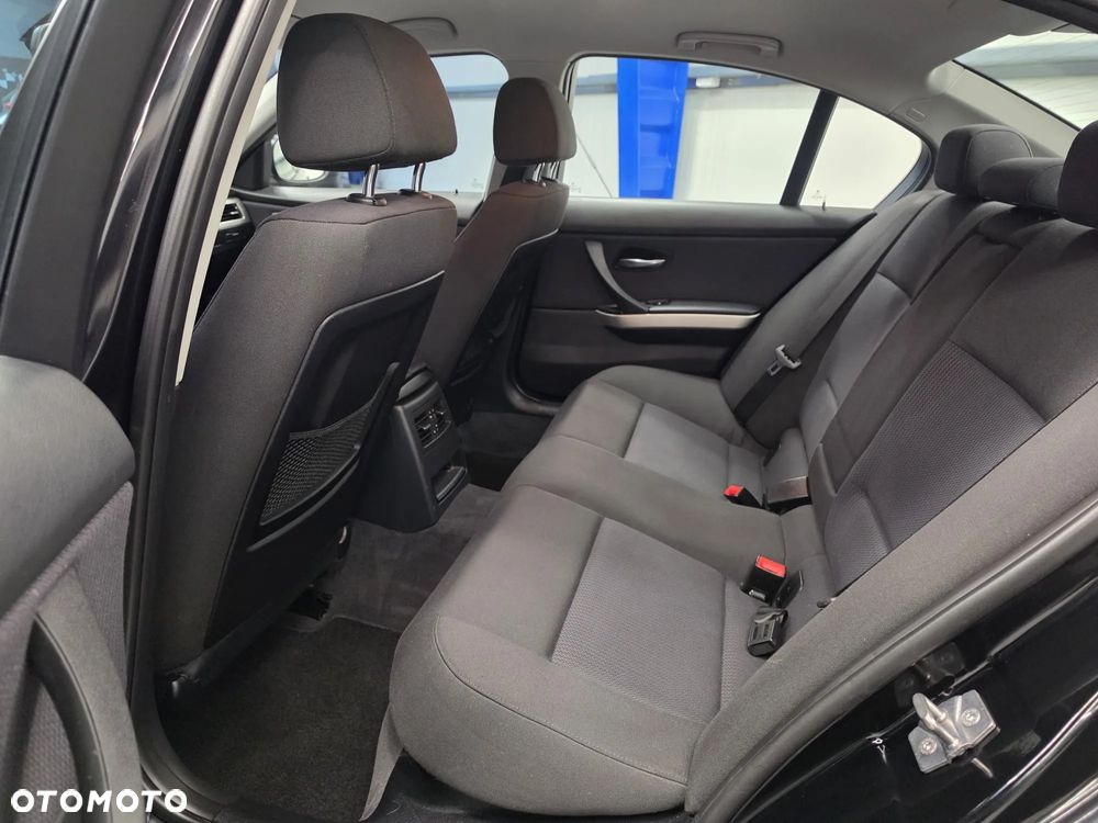 BMW Seria 3 318i Edition Exclusive - 30