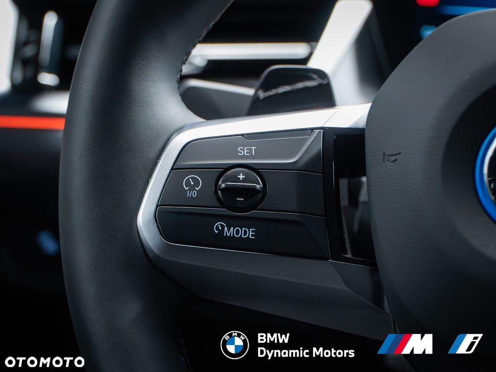 BMW iX2 eDrive20 - 27