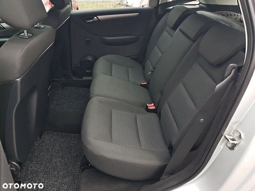 Mercedes-Benz Klasa B 180 BlueEFFICIENCY SPORT EDITION - 25