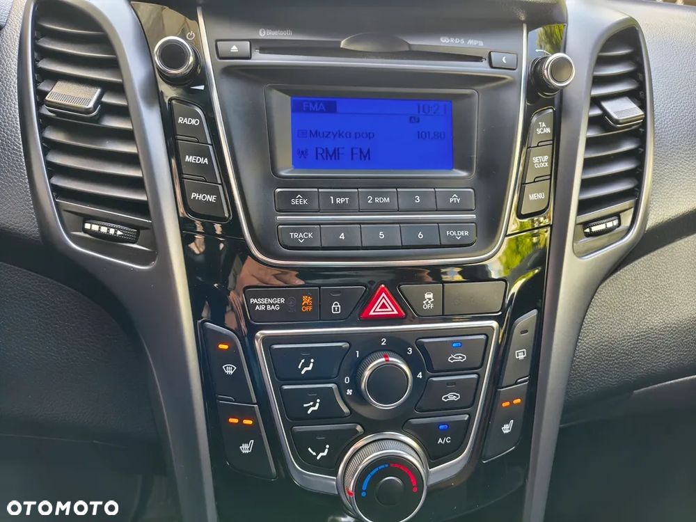 Hyundai i30 blue Kombi 1.4 Passion - 20