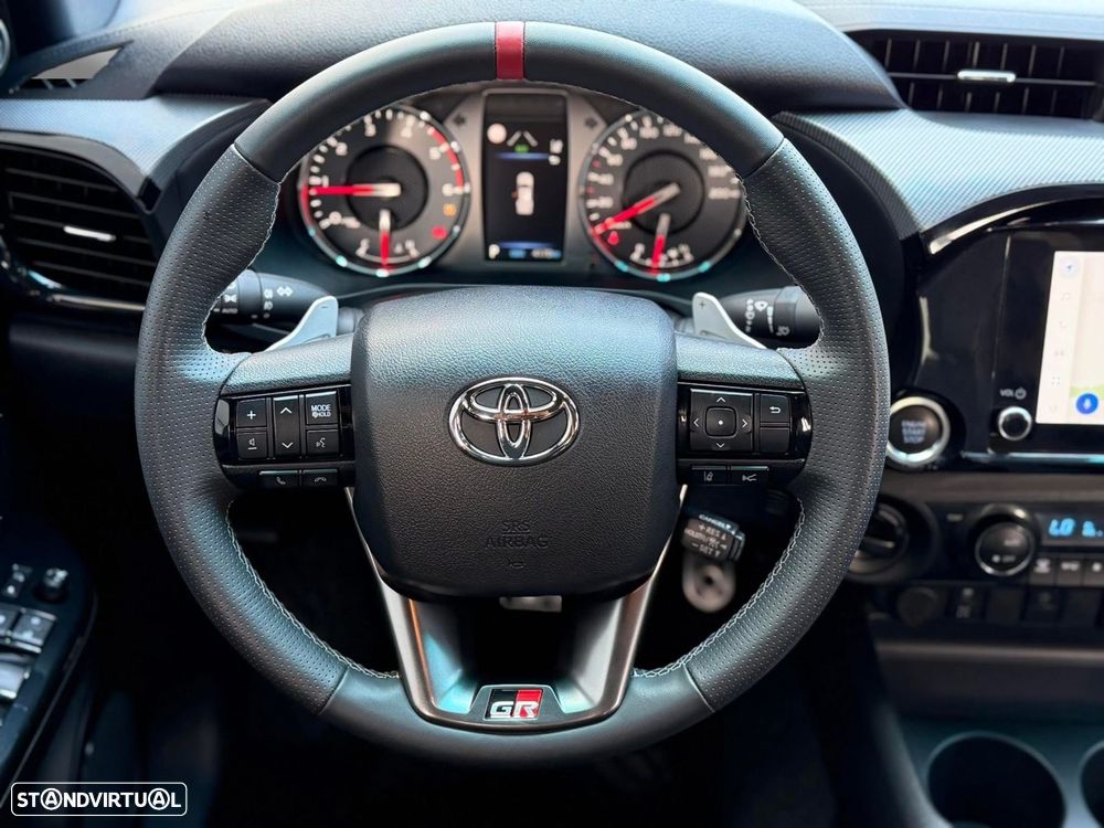 Toyota Hilux 2.8 D-4D 4WD GR Sport II - 10