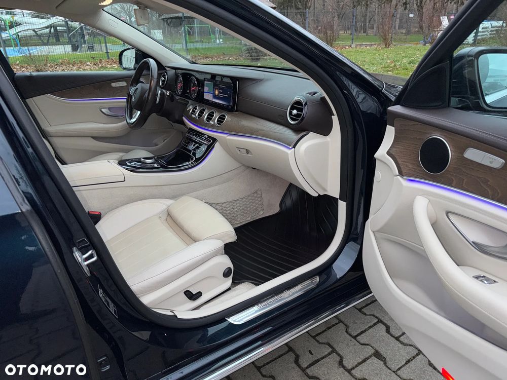 Mercedes-Benz Klasa E 200 4Matic 9G-TRONIC - 14
