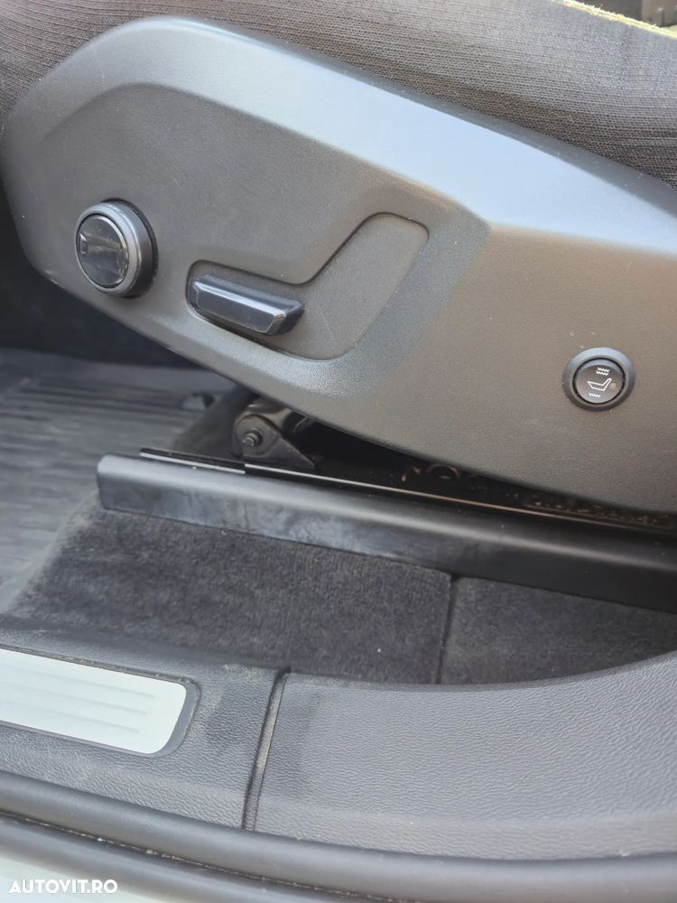 Volvo XC 60 B4 MHEV AT8 FWD Momentum - 19