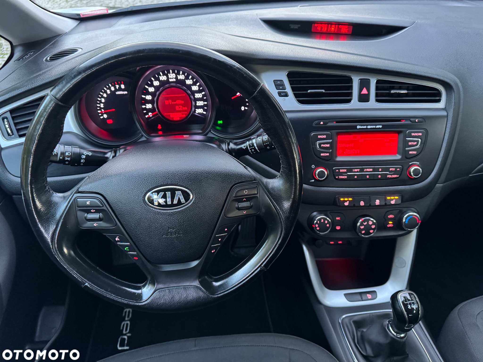 Kia Ceed 1.4 CVVT ISG Dream Team Edition - 29