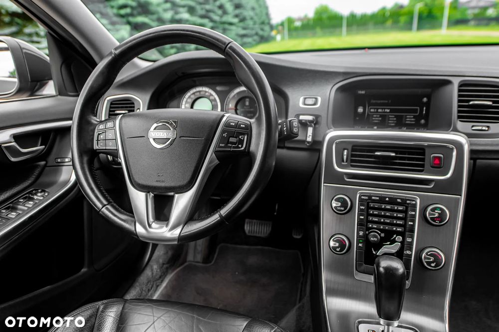 Volvo V60 D5 Geartronic Momentum - 8