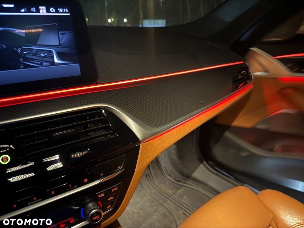 BMW Seria 5 530i xDrive GPF - 9