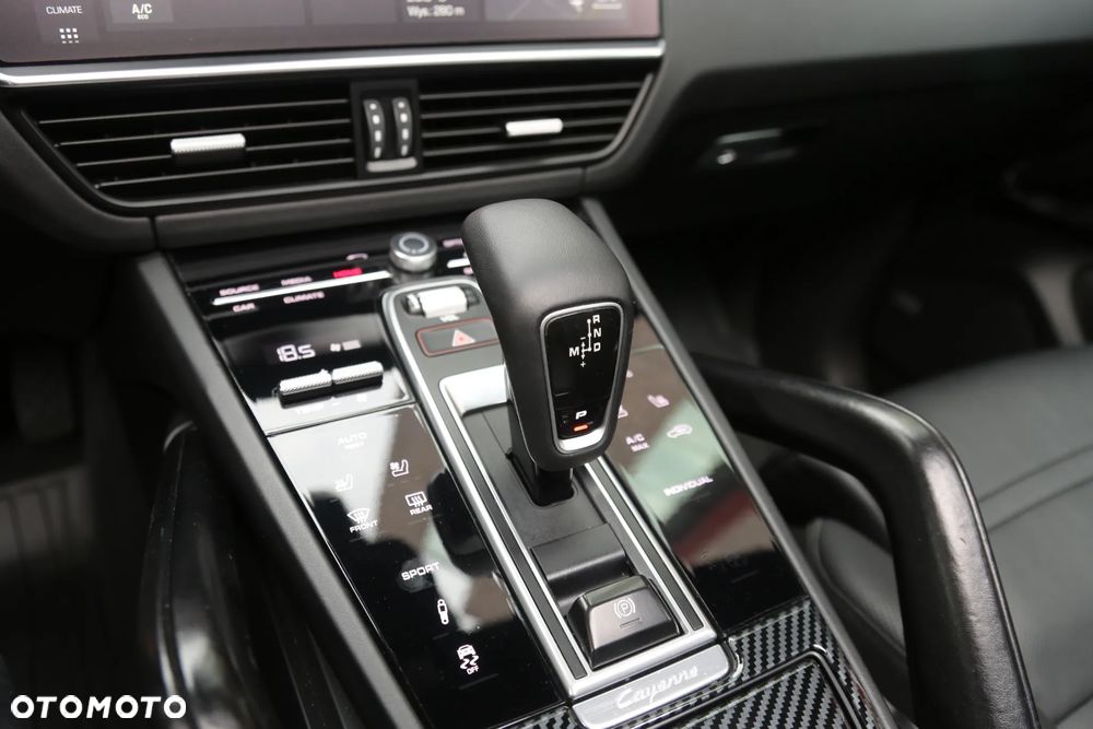 Porsche Cayenne - 32