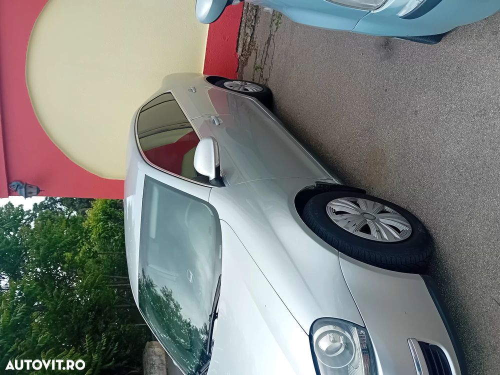 Volkswagen Jetta 2.0 TDI Comfortline - 8