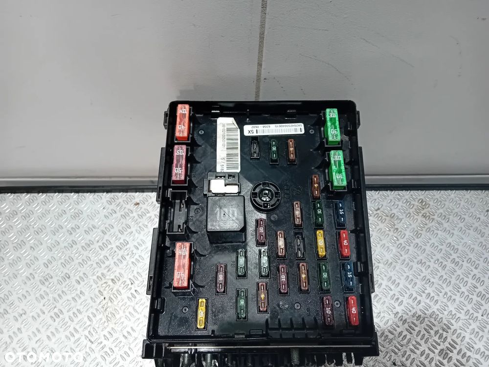 skrzynka bezpieczników Audi Q3 2.0 TDI 2015 - 2