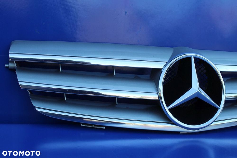 Grill atrapa Oryginał stan BDB OE Mercedes CLK W209 Lift A2098800123 - 6
