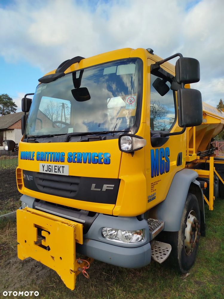 DAF LF 55 220 pługopiaskarka duże kola komunalny wywrotka hakowiec bramowiec - 34