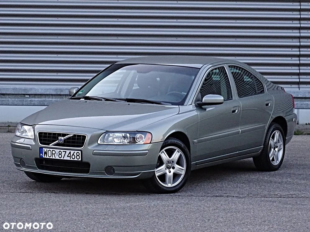 Volvo S60 2.4 Momentum - 1