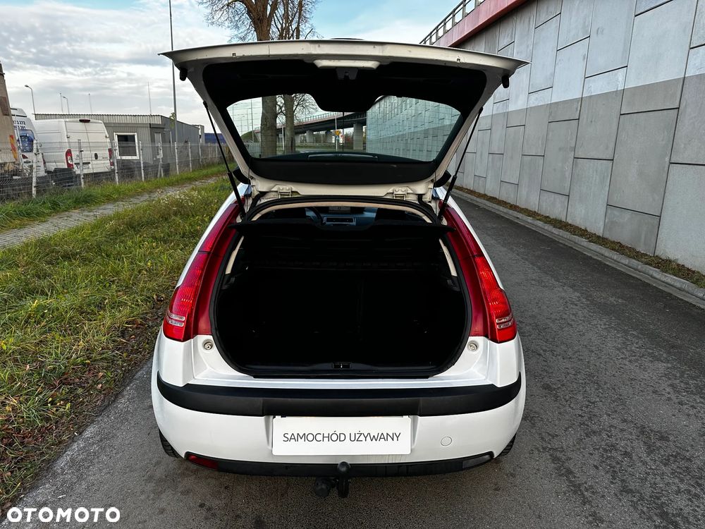 Citroën C4 1.4 16V Style - 12