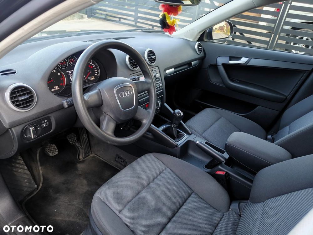 Audi A3 Sportback 1.6 Ambiente - 17