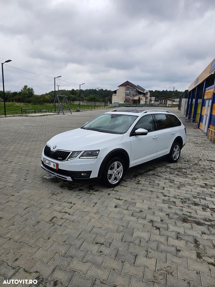 Skoda Octavia Combi 2.0 TDI DSG 4X4 Scout - 2