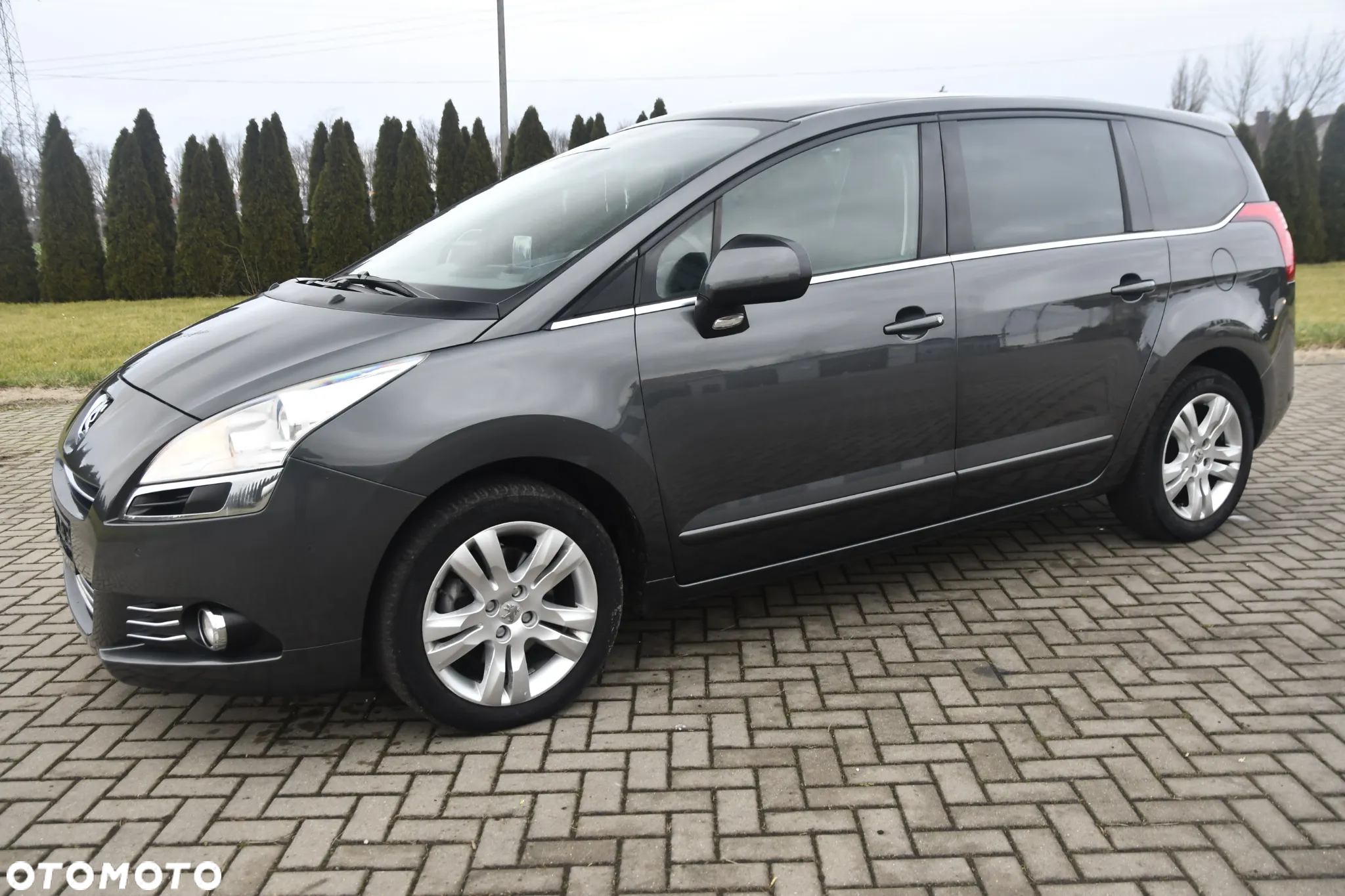 Peugeot 5008 1.6 THP Premium + - 4
