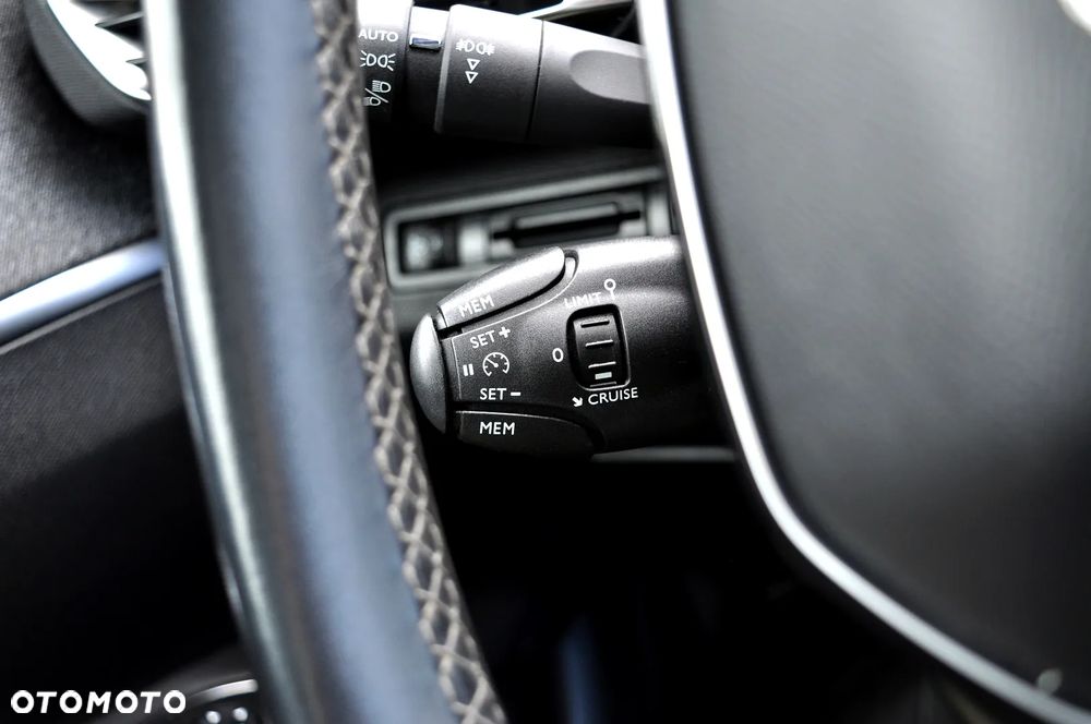 Peugeot 3008 1.2 PureTech Allure S&S - 38