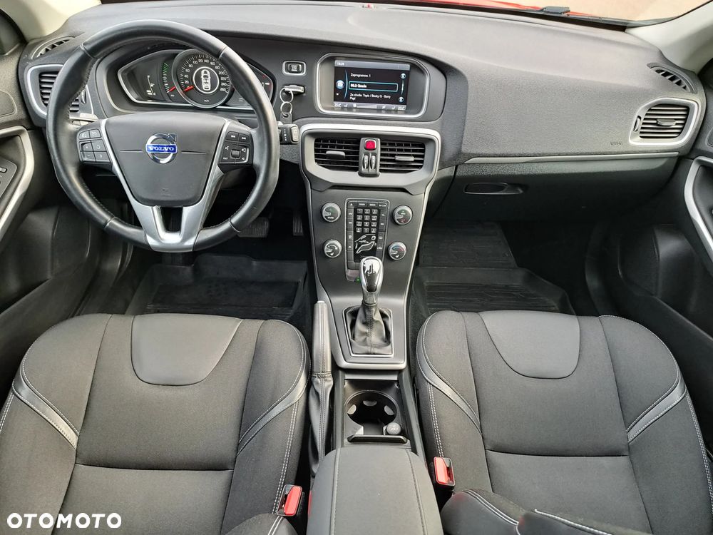 Volvo V40 D3 Momentum - 13