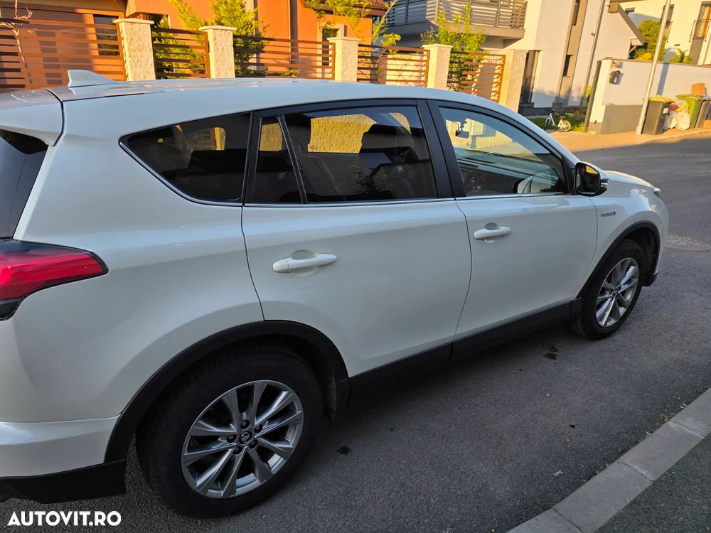 Toyota RAV4 - 6