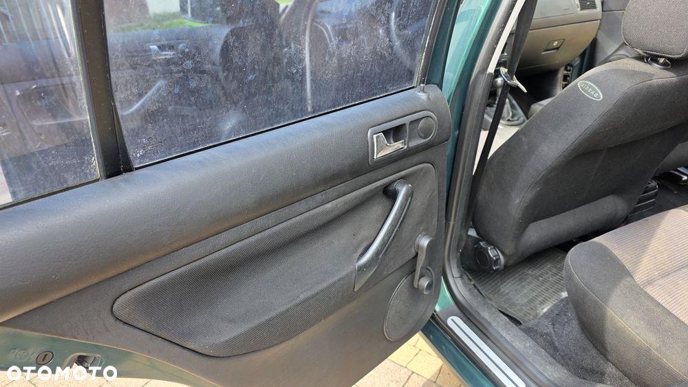 Volkswagen Golf 1.9 TDI Comfortline - 9