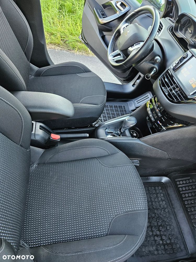 Peugeot 208 1.2 PureTech Allure S&S EAT6 - 7