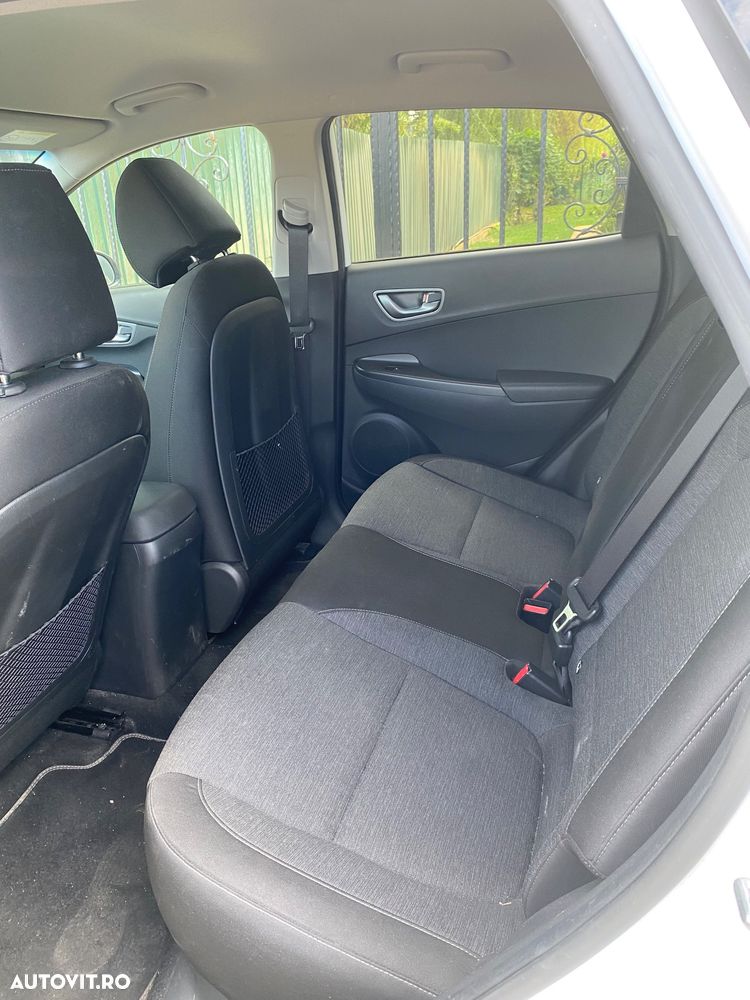Hyundai KONA - 7
