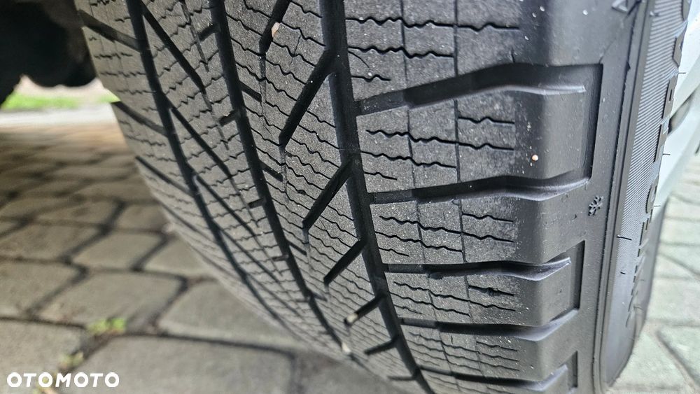 Iveco Daily 35S17 3,0D 170KM I Właściciel L2H2 Średniak Hak 3,5T Webasto Klima Fotel Bujany - 38