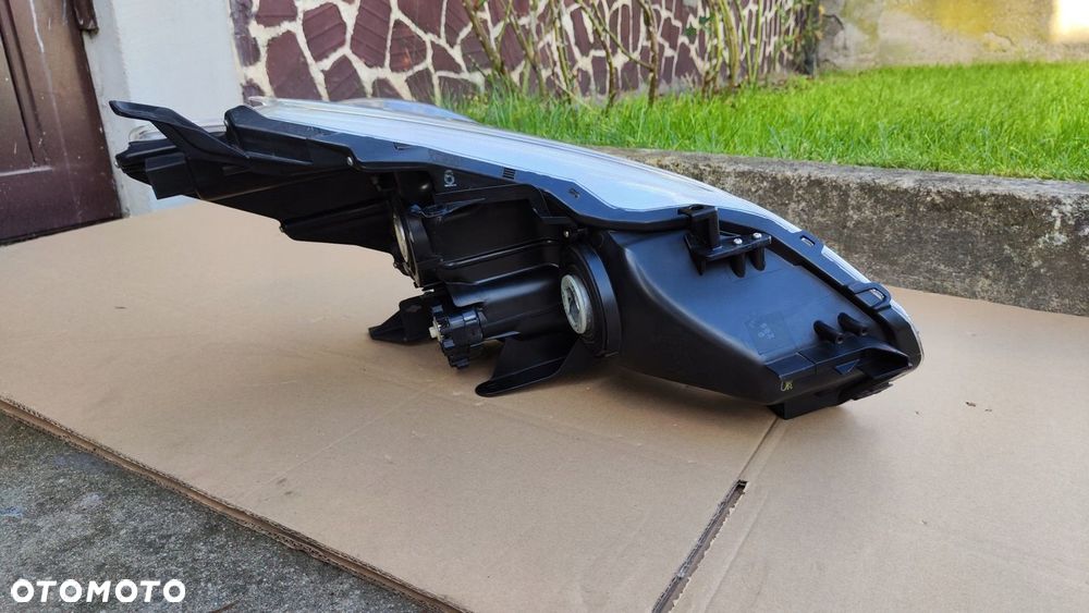 Toyota Prius Plus  12-16 Lampa Przód Przednia Lewa Oryginał - 6