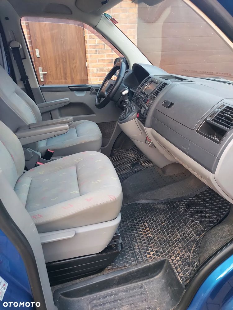 Volkswagen T5 Campervan - 16