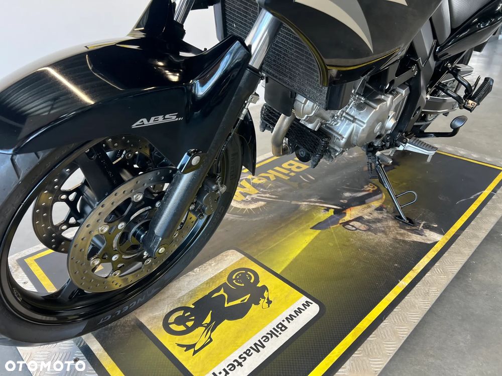 Suzuki V-STROM - 10