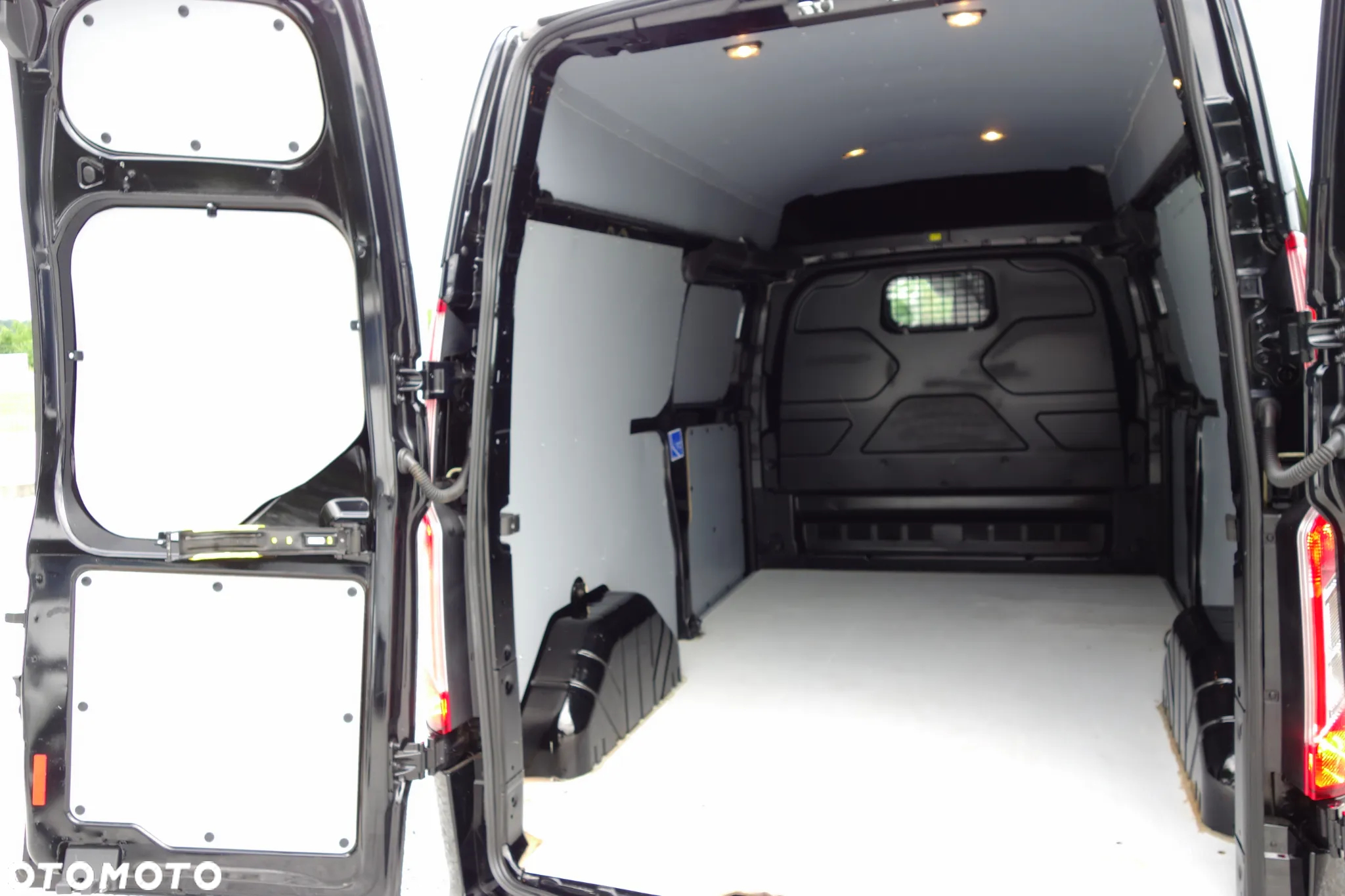 Ford Transit Custom Automat 2.0 Ecoblue 130 KM L2H2 Klima Webasto 2 x Drzwi Boczne - 9