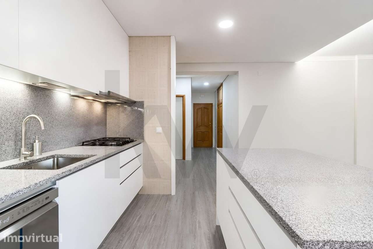 T3 com Terraço e garagem fechada - Grande imagem: 2/24
