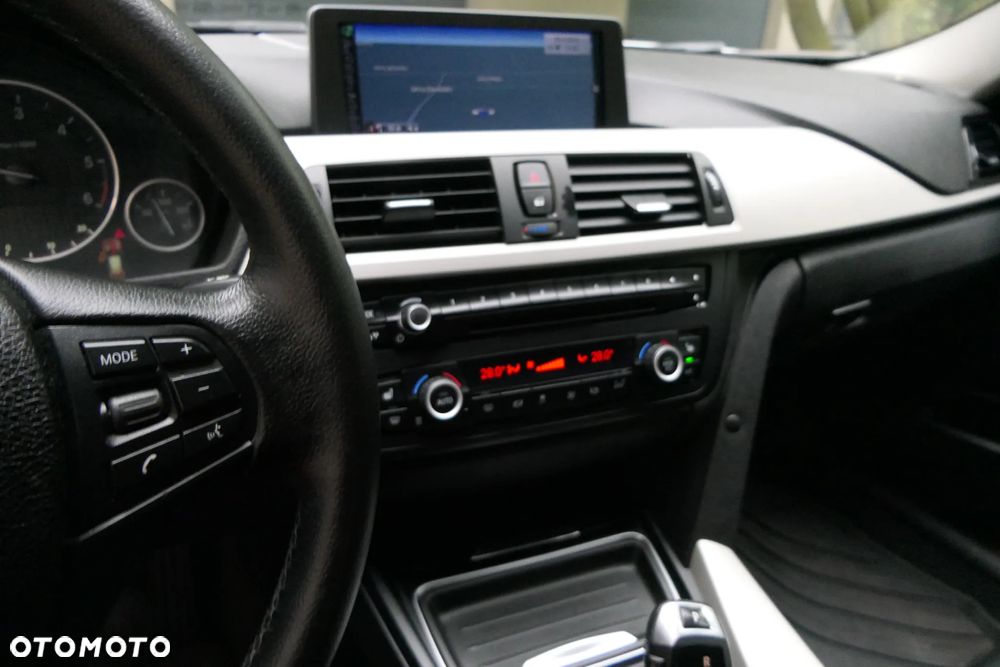 BMW Seria 3 320d Touring xDrive - 20