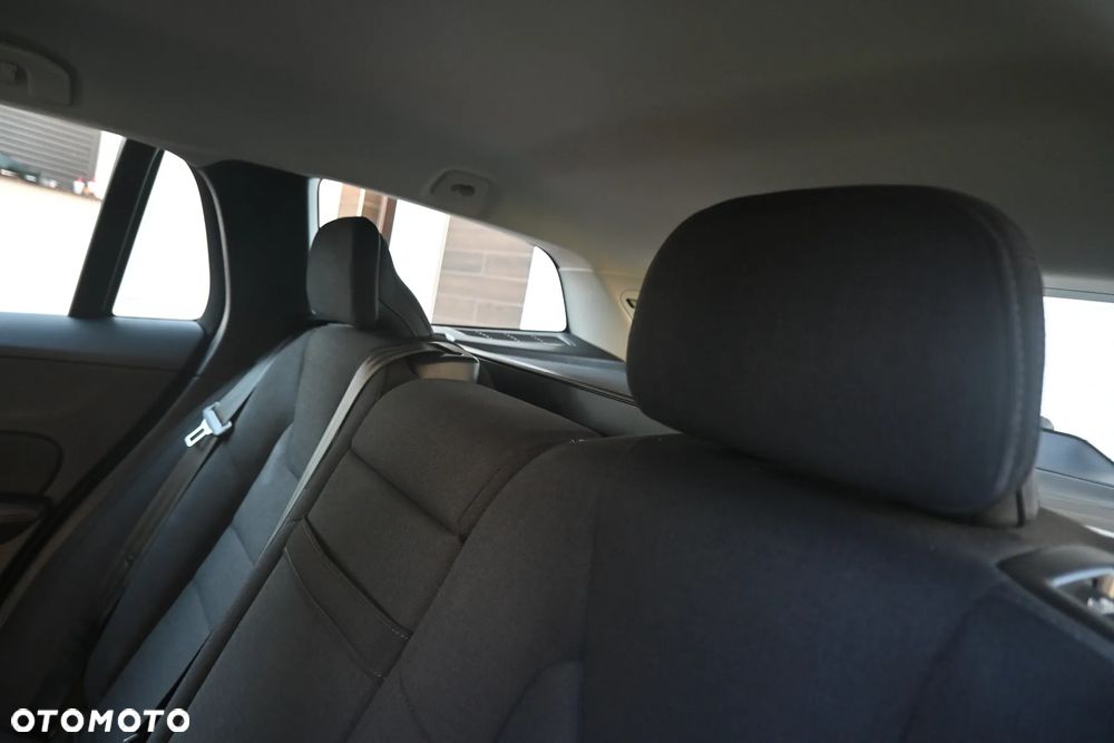 Volvo V60 B3 B Momentum - 24